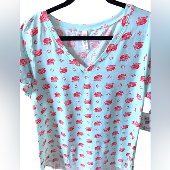 Lularoe size XL V Neck Christy T shirt with wolf, wolves! NWT. - Picture 1 of 5